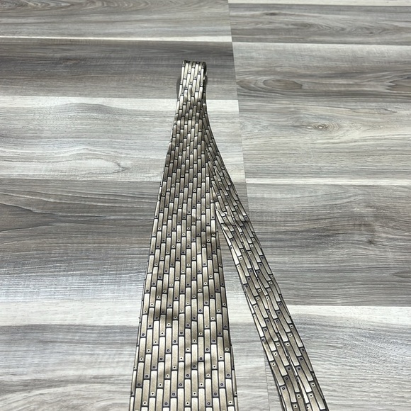 Van Heusen neck  tie 100% silk - Picture 3 of 7